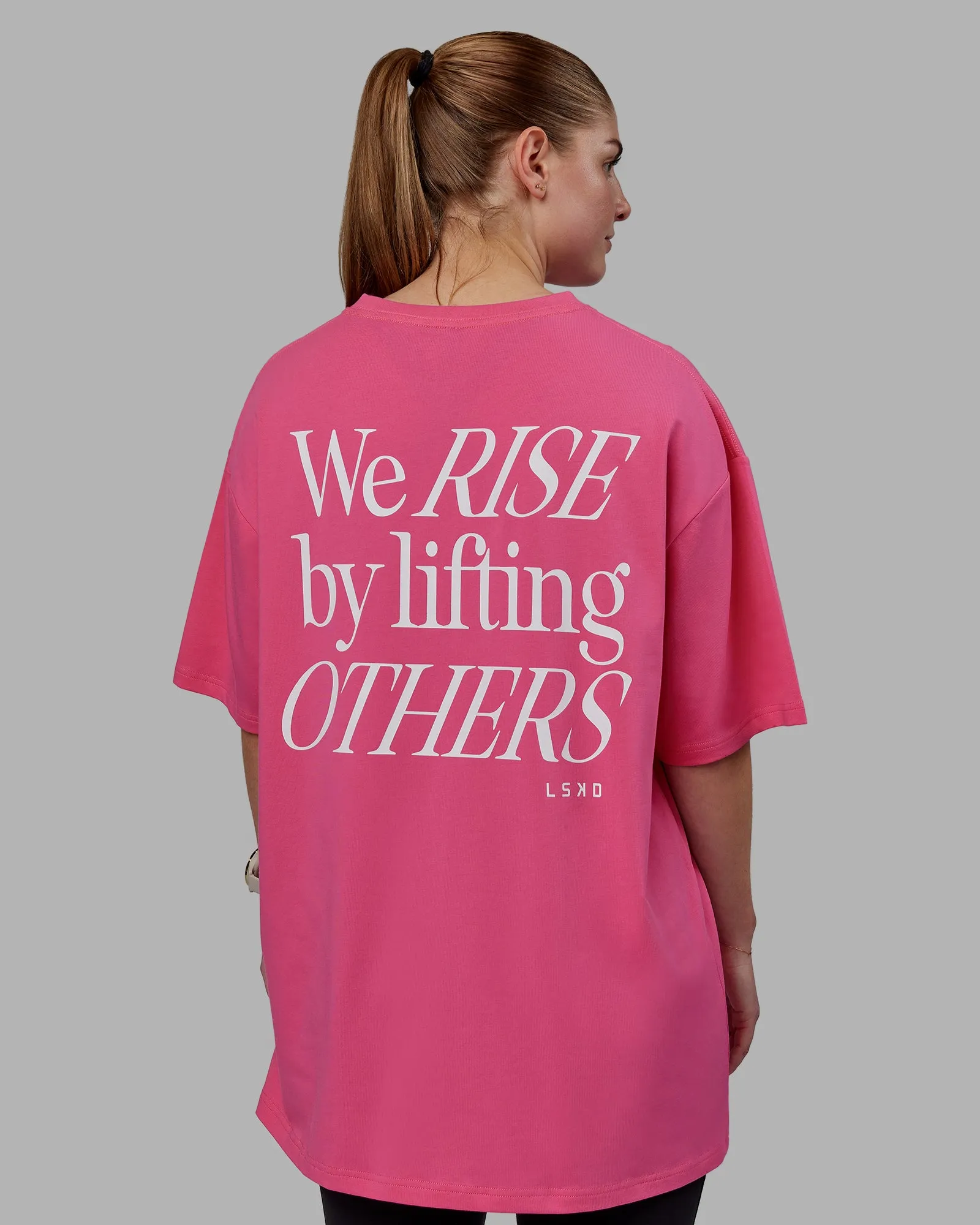 Unisex Lift-Up FLXCotton Tee Oversize - Carmine Rose-White