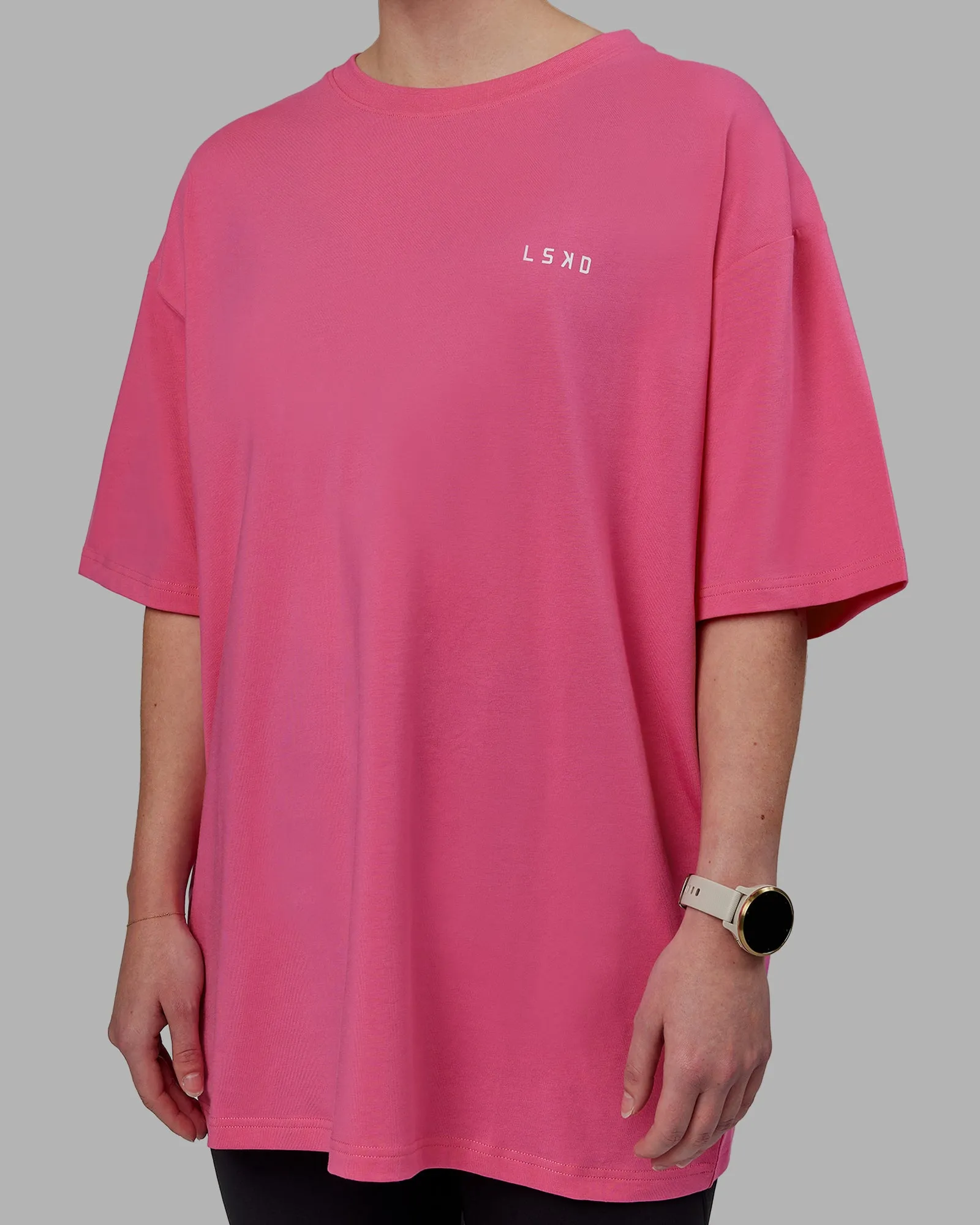 Unisex Lift-Up FLXCotton Tee Oversize - Carmine Rose-White
